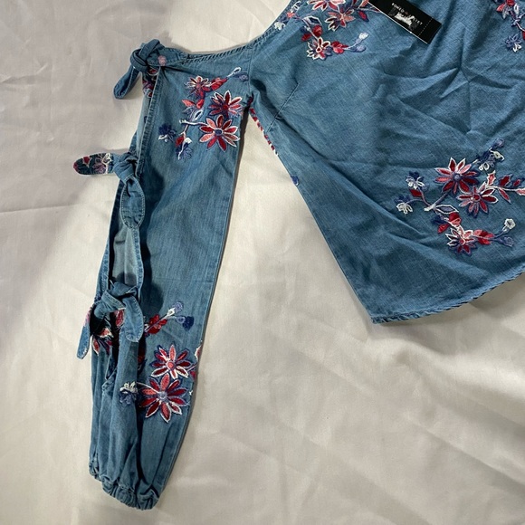 Romeo + Juliet | Chambray Embroidered Top With Shoulder Ties - Picture 5 of 12